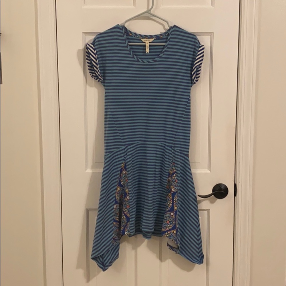 Blue Striped TShirt Dress w Blue Floral Accents